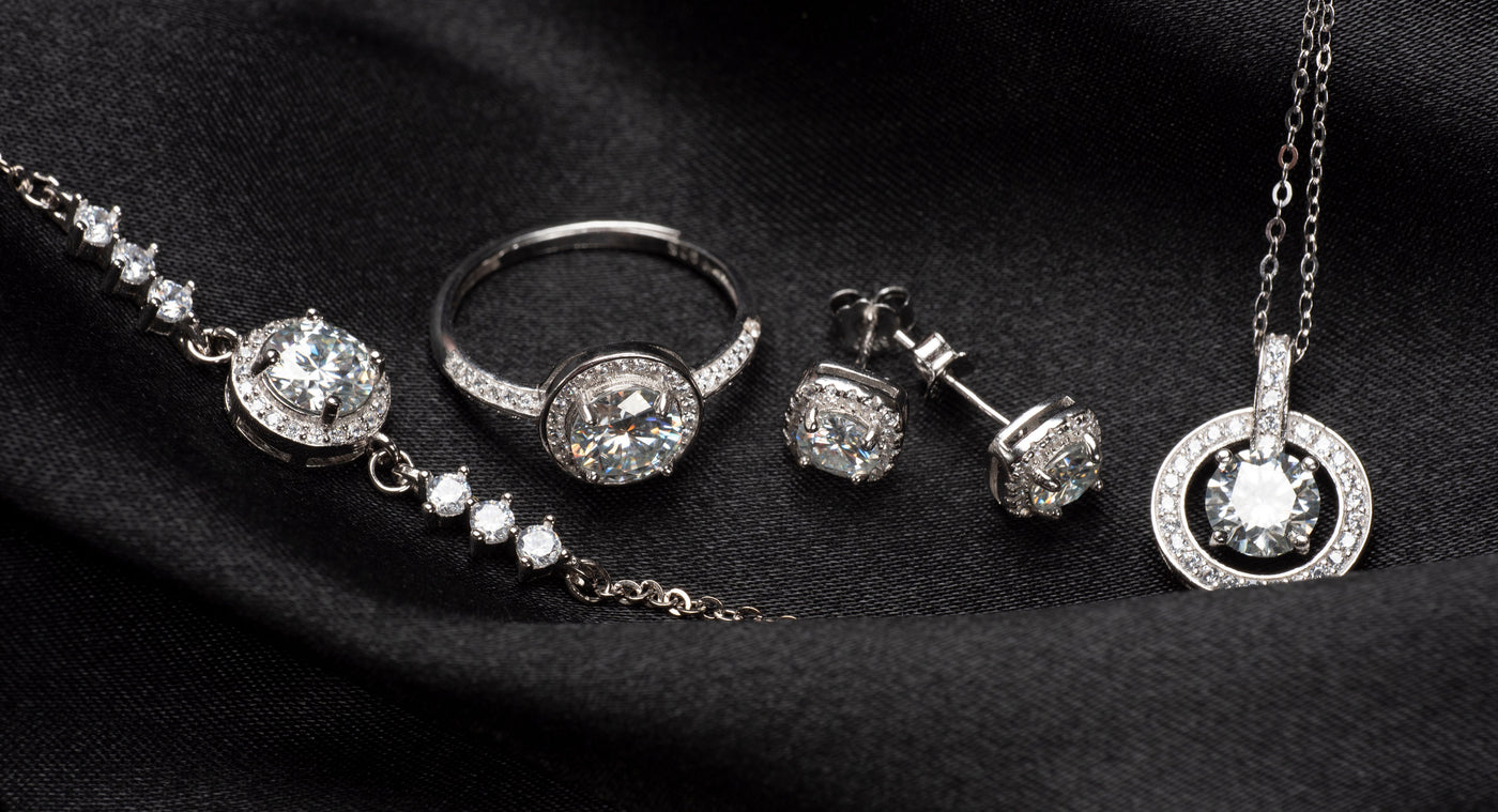 Do Diamonds Glow Under Black Light?
