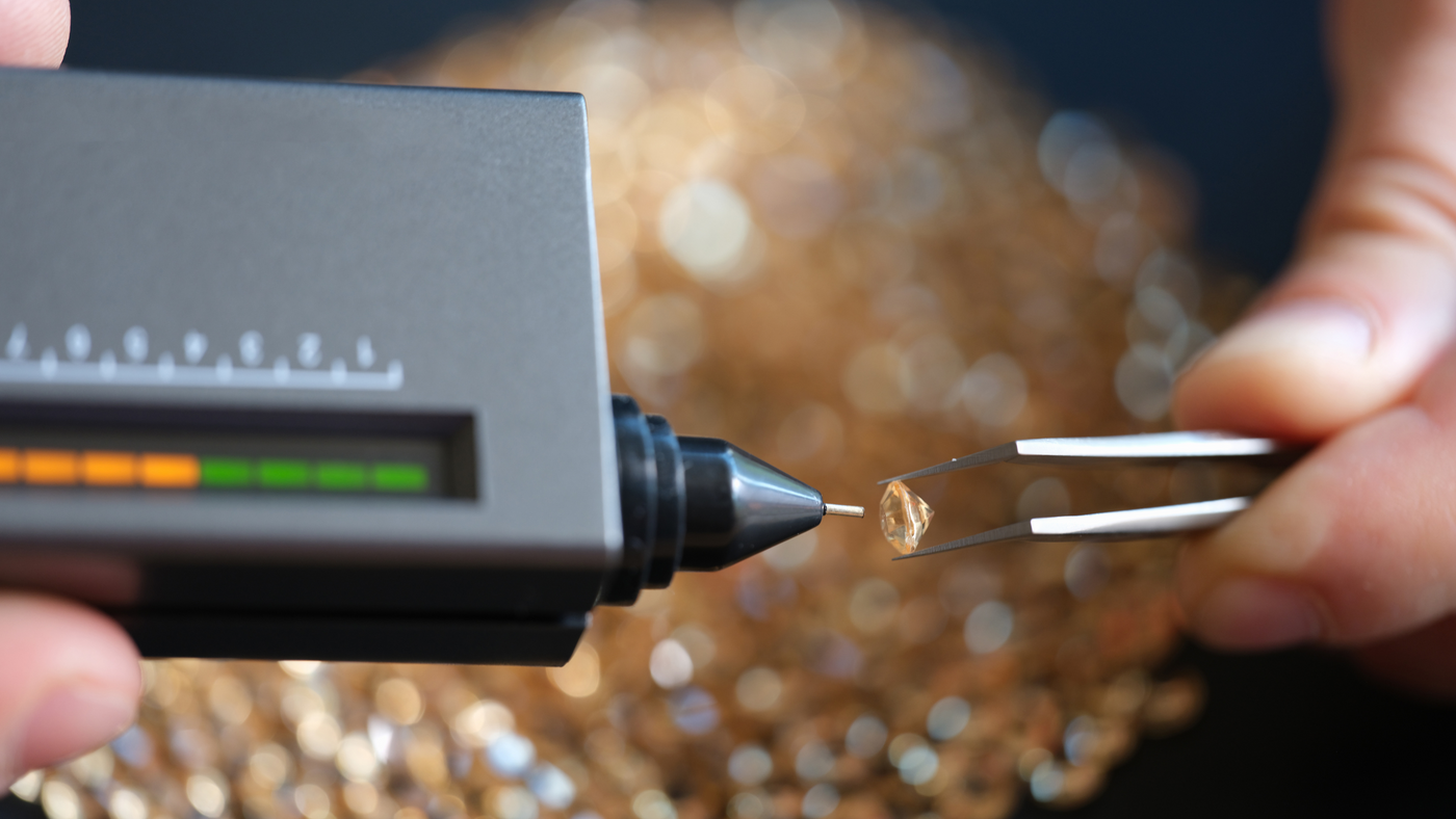 Dimond Test How Do Lab Grown Diamond Testers Work? – Acredo