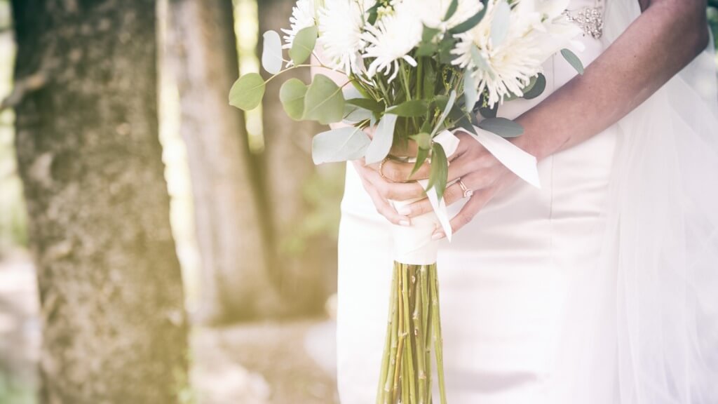 Adding Natural Elements to Your Warm-Weather Wedding