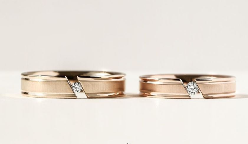 Engagement Rings vs. Wedding Rings: What's the Difference? - Brilliant  Earth Blog